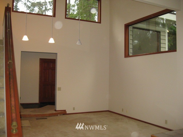7027 174th Street Southwest Edmonds, WA 98026 - Photo 3 of 19 Gallery Image 3