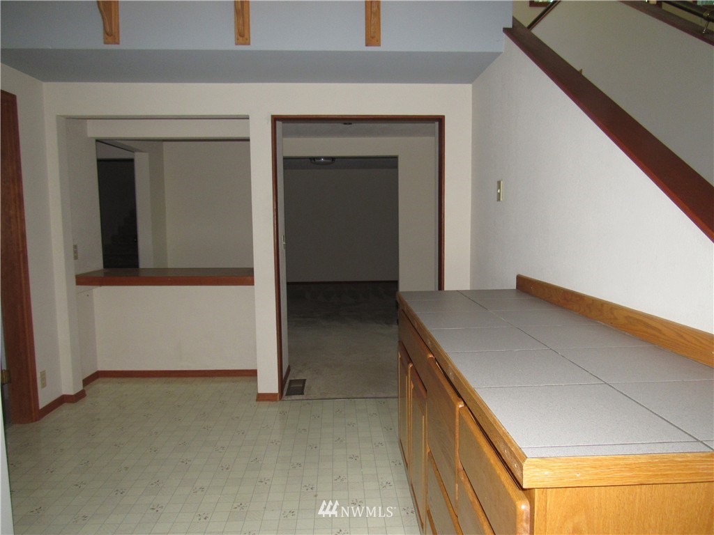 7027 174th Street Southwest Edmonds, WA 98026 - Photo 8 of 19 Gallery Image 8