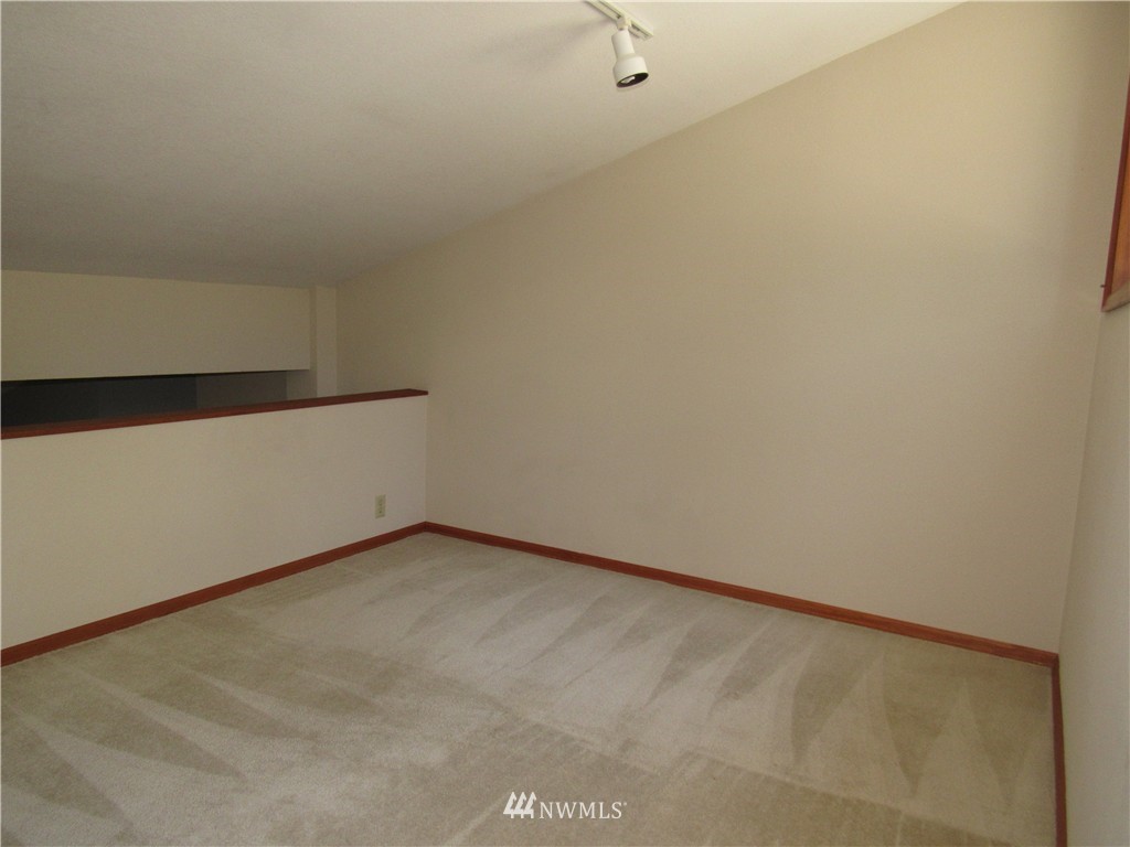 7027 174th Street Southwest Edmonds, WA 98026 - Photo 10 of 19 Gallery Image 10