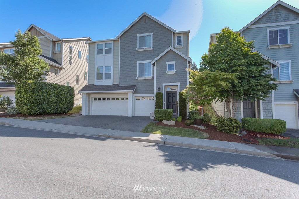 2016 Lincoln Place Northeast Renton, WA 98056 - Photo 1 of 20