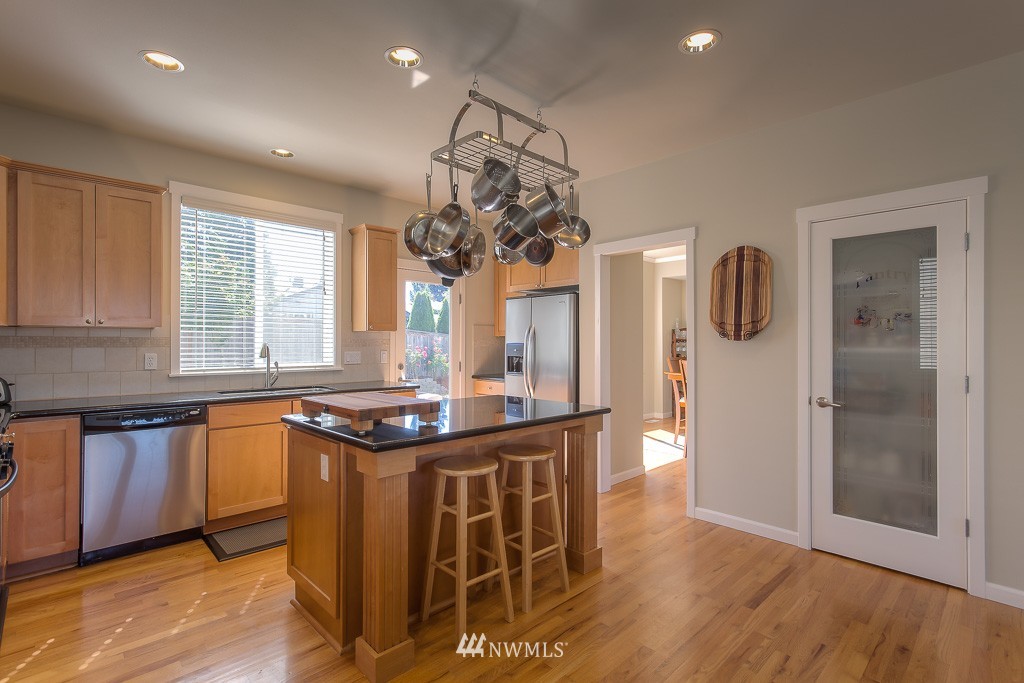 2016 Lincoln Place Northeast Renton, WA 98056 - Photo 2 of 20