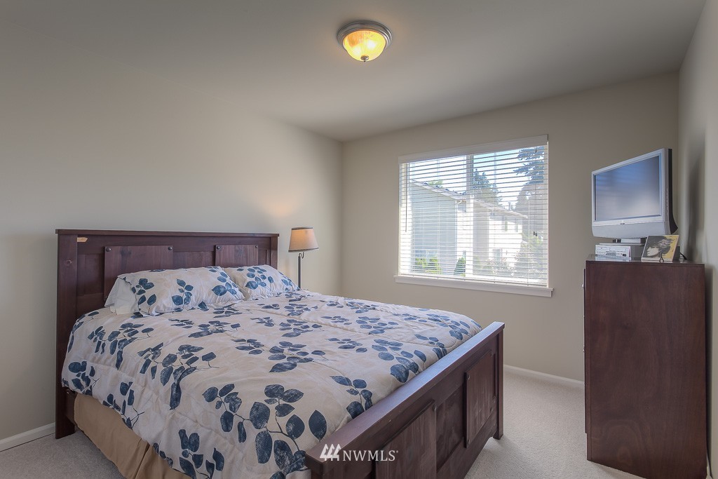 2016 Lincoln Place Northeast Renton, WA 98056 - Photo 16 of 20