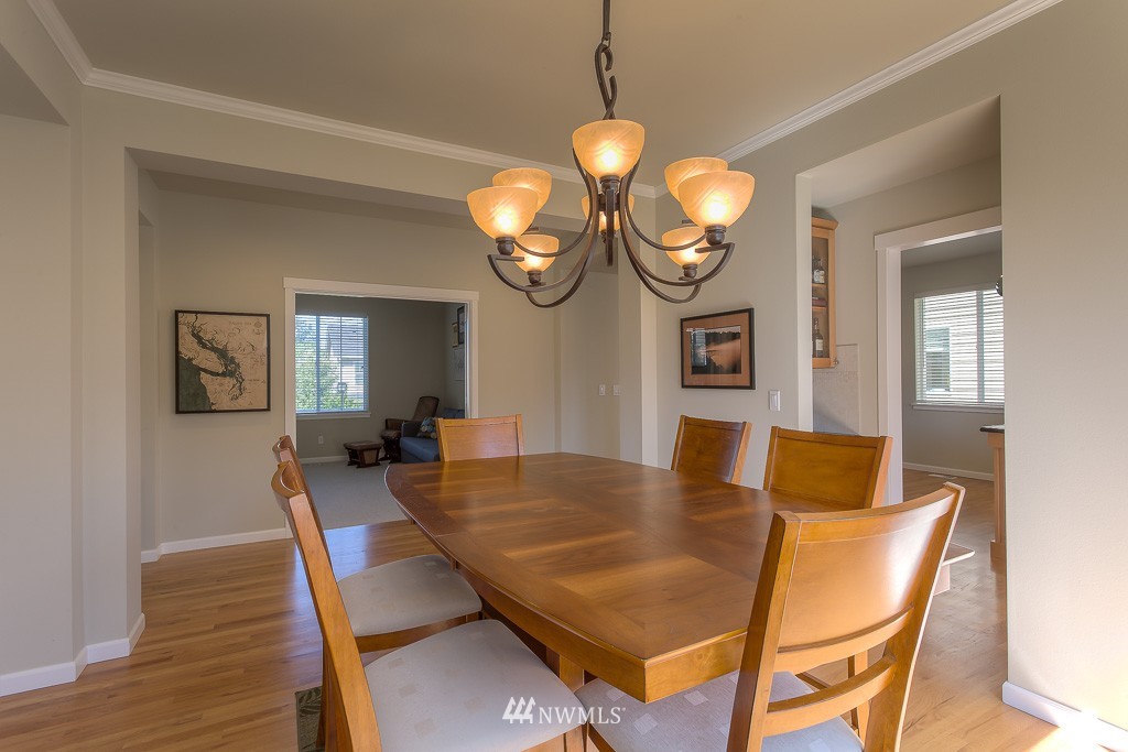 2016 Lincoln Place Northeast Renton, WA 98056 - Photo 8 of 20