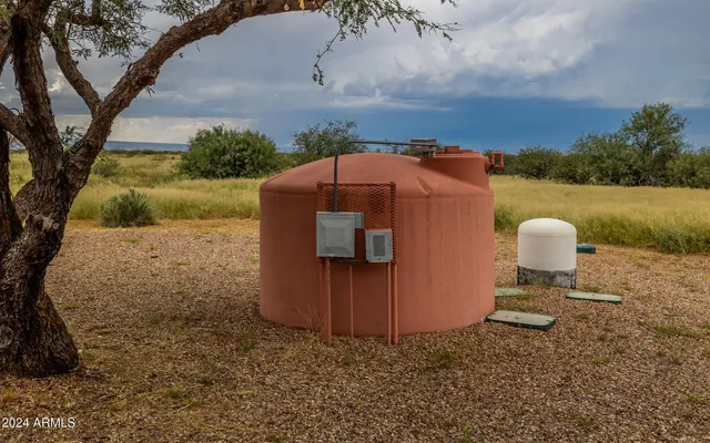 a view of a pathway along the building