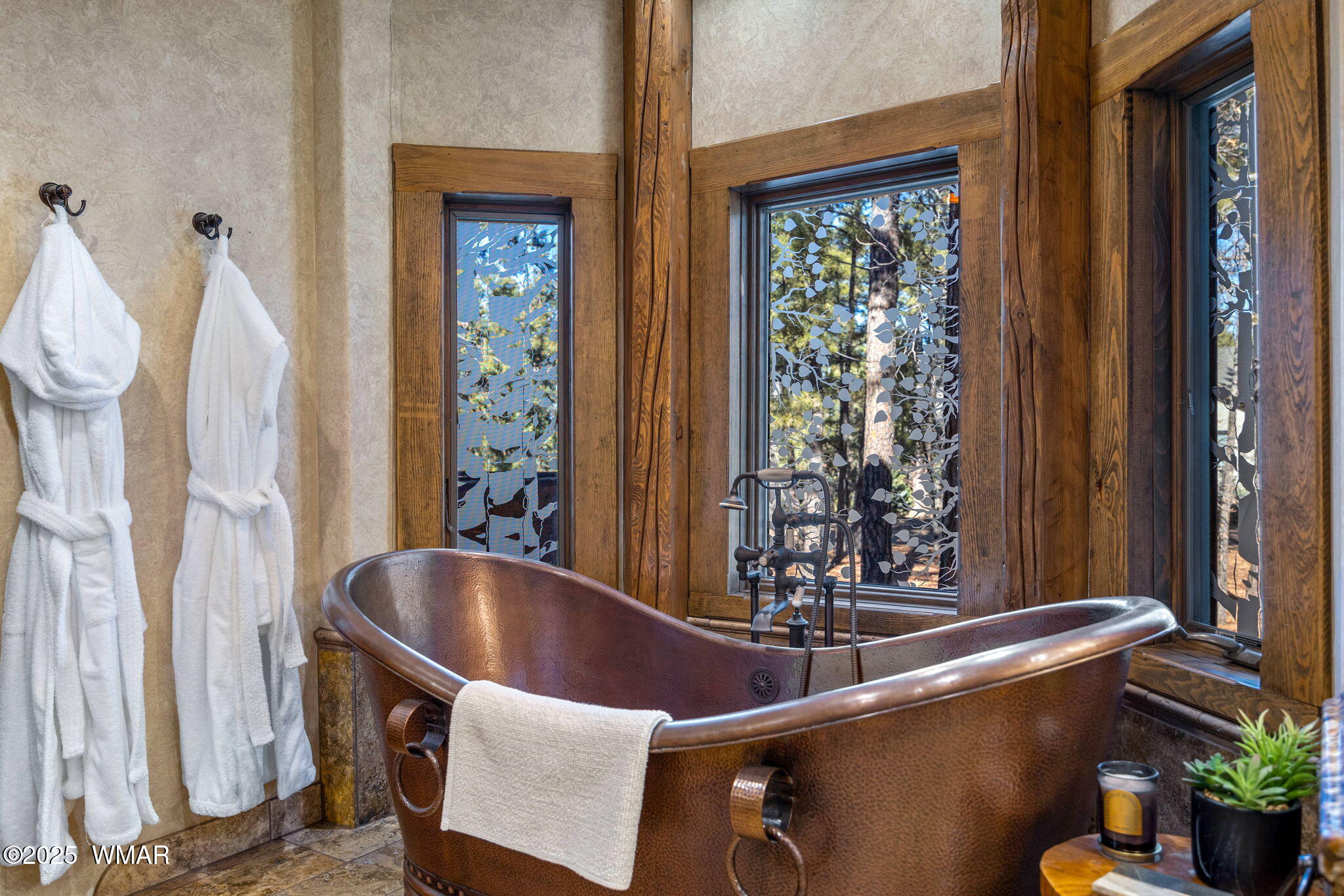 1260 South Falling Leaf Road Show Low, AZ 85901 - Photo 25 of 102 Copper Tub in Primary Bathroom