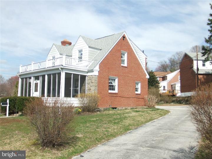 1019 Edgewood Drive Springfield, PA 19064 - Photo 3 of 25 Gallery Image 3