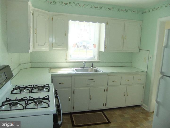 1019 Edgewood Drive Springfield, PA 19064 - Photo 8 of 25 Gallery Image 8