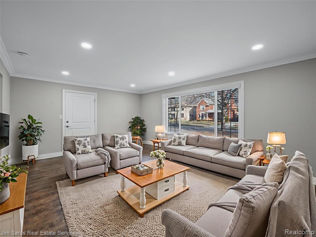 895 Harcourt Road Grosse Pointe Park, MI 48230 - Photo 8 of 17