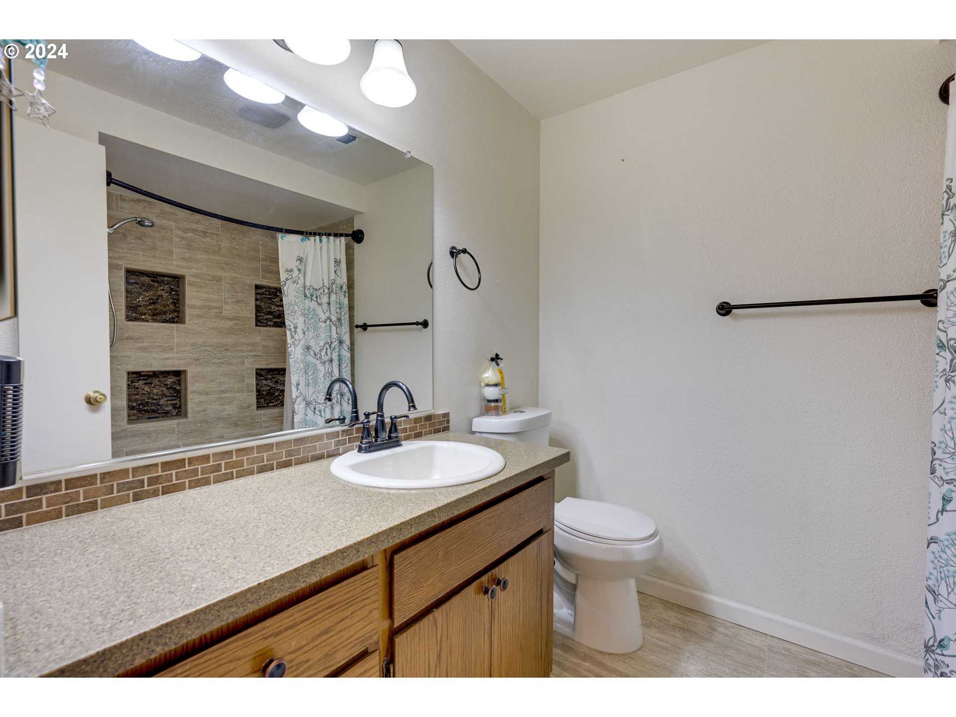 11990 Southwest Corby Drive, Unit 16 Portland, OR 97225 - Photo 17 of 33