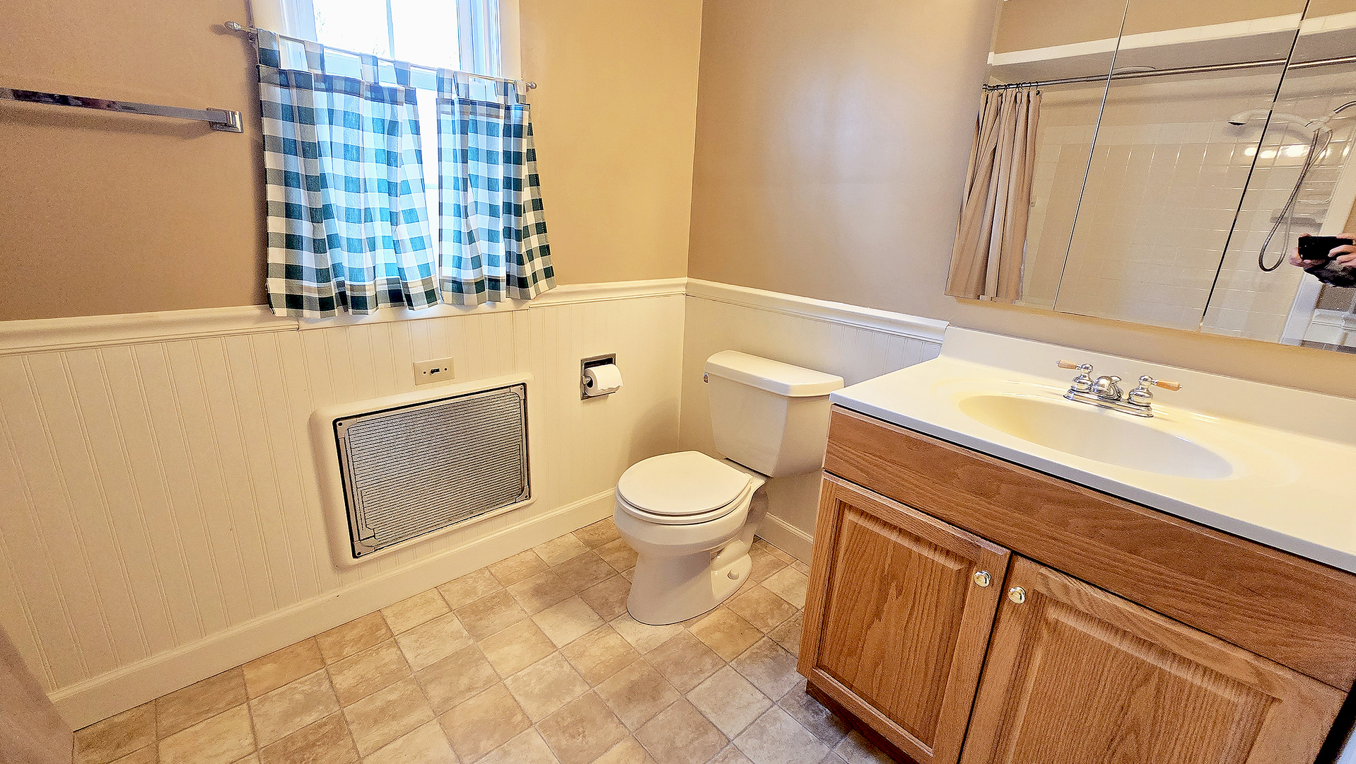 630 Short Street Centralia, IL 62801 - Photo 26 of 47 a bathroom with a sink toilet and shower