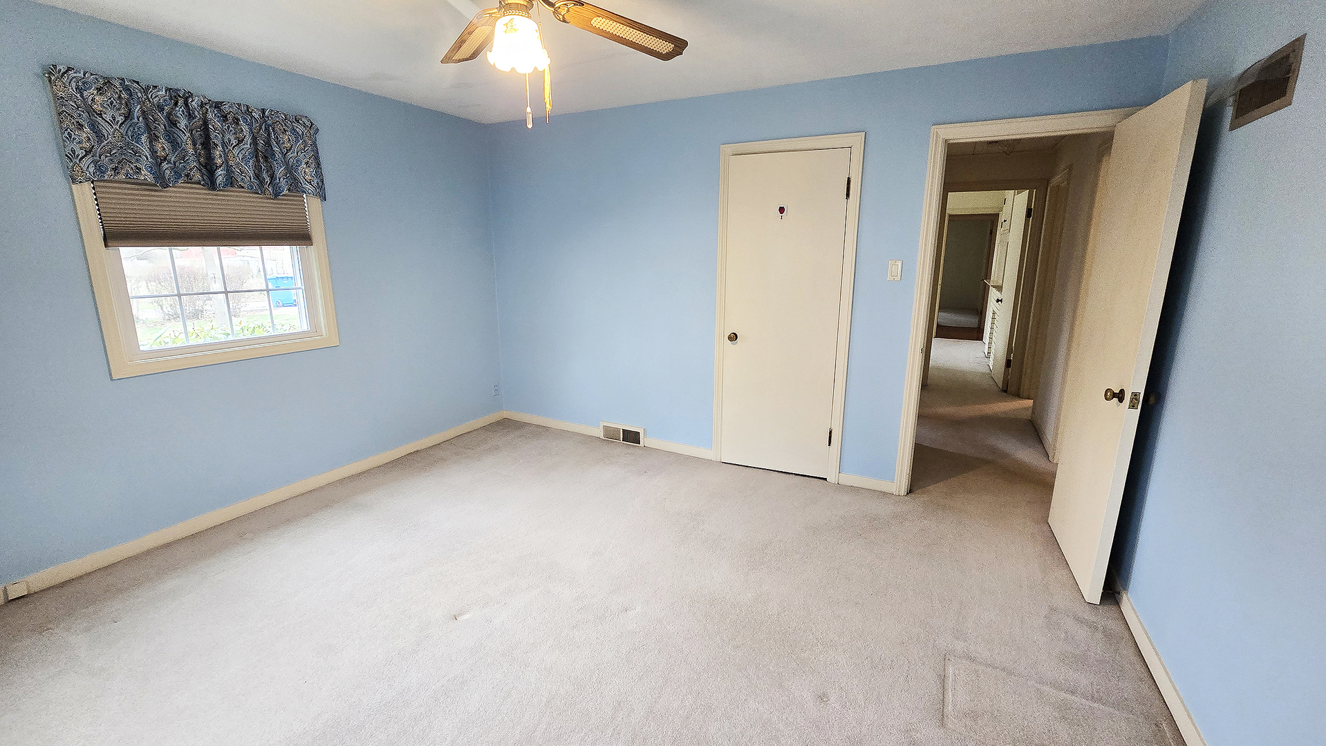 630 Short Street Centralia, IL 62801 - Photo 28 of 47 a view of an empty room with a window