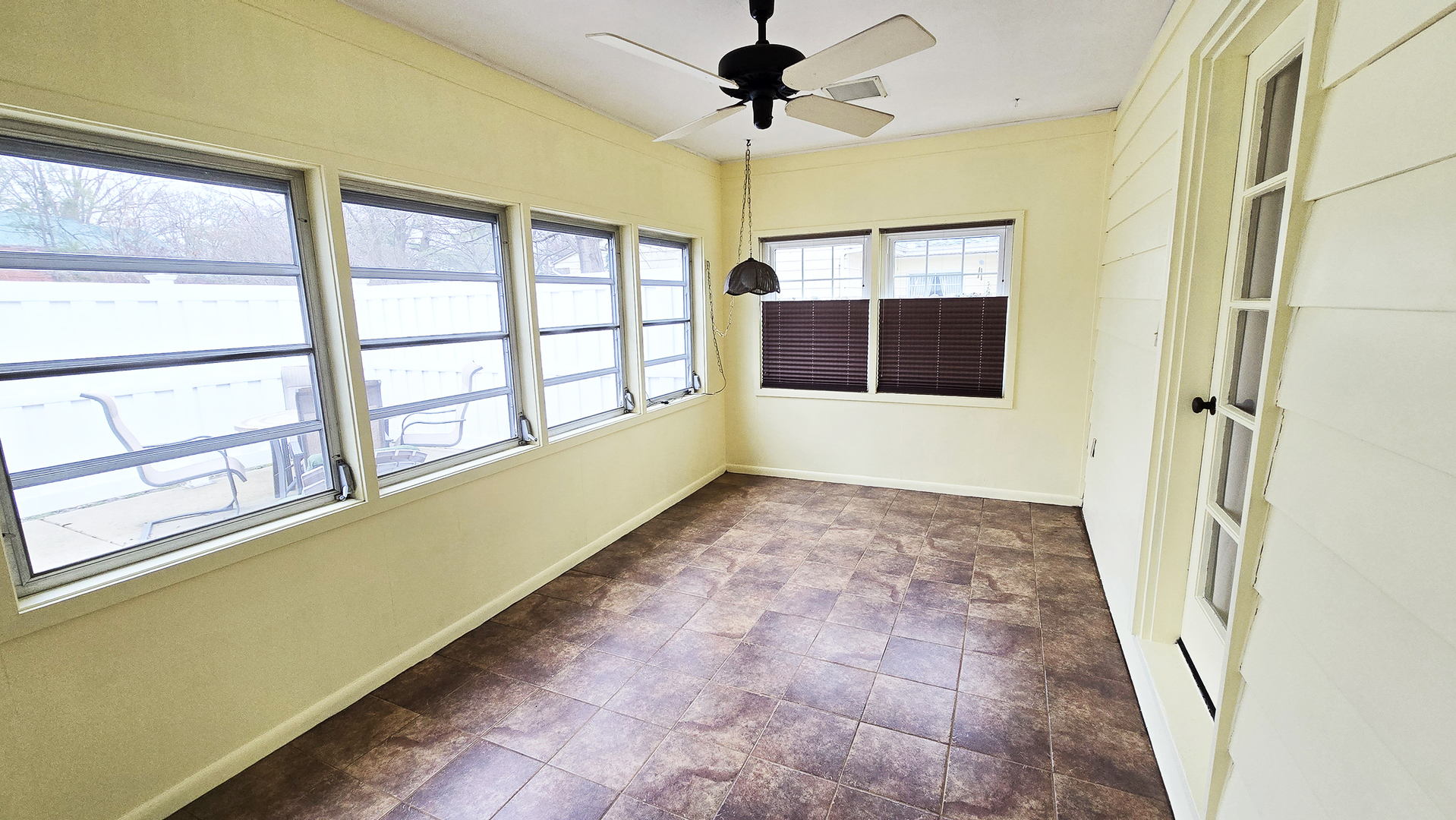 630 Short Street Centralia, IL 62801 - Photo 35 of 47 a view of hallway with a large window and chandelier
