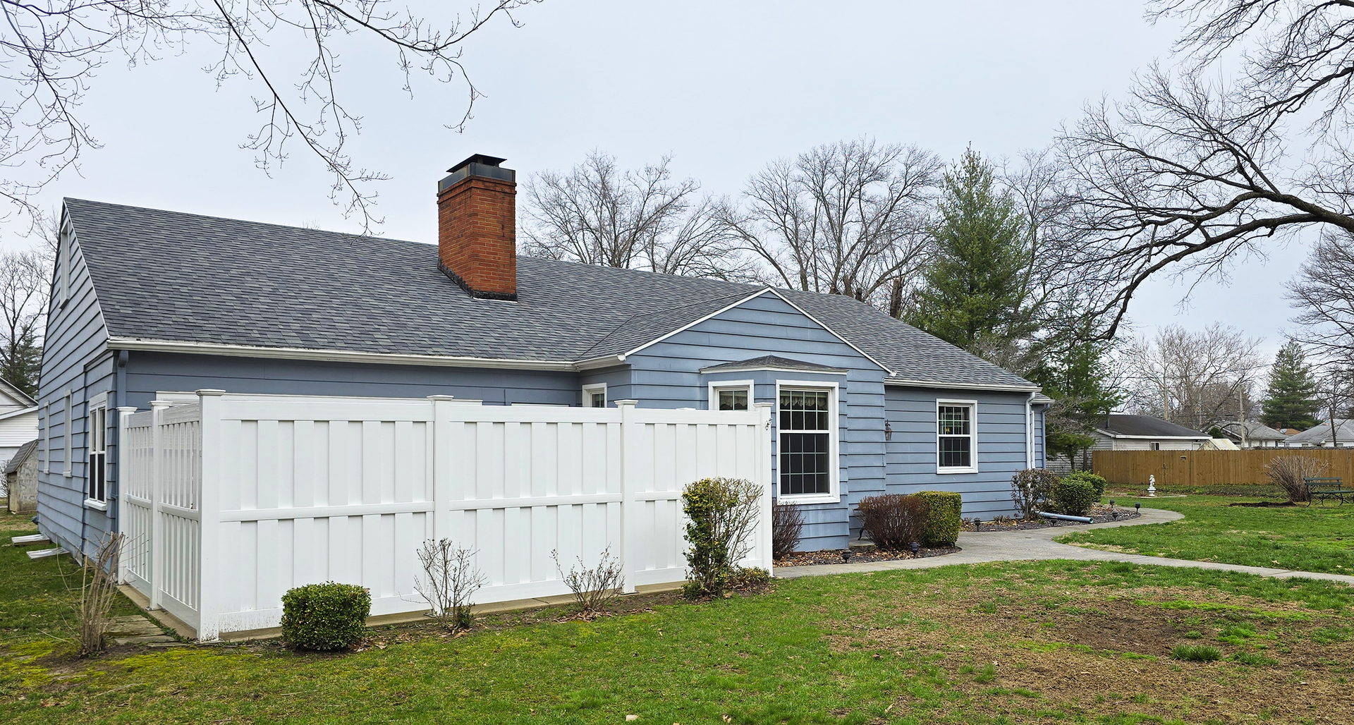 630 Short Street Centralia, IL 62801 - Photo 4 of 47 a view of a house with backyard