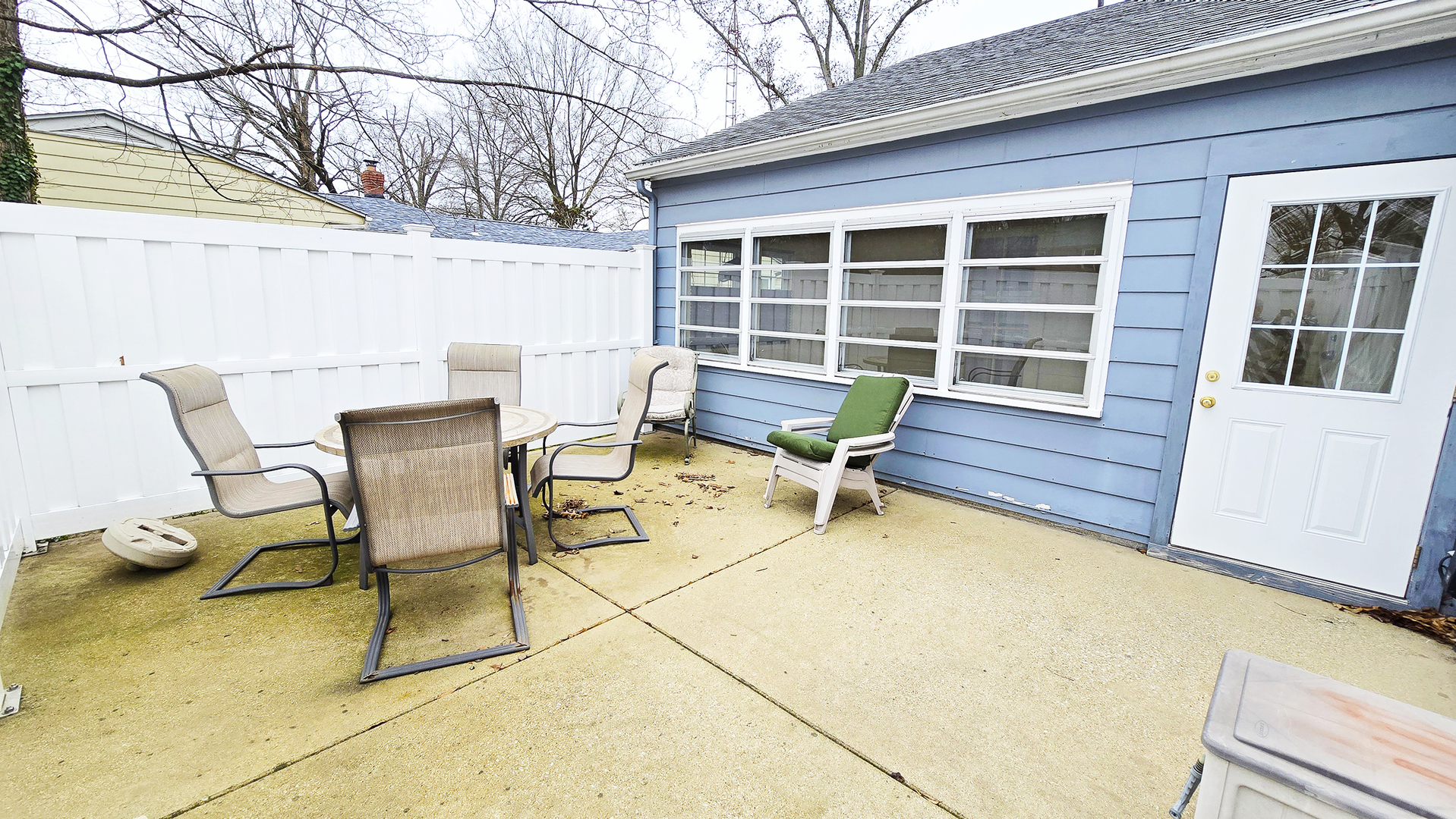 630 Short Street Centralia, IL 62801 - Photo 45 of 47 a view of a lounge chairs in the back yard of the house