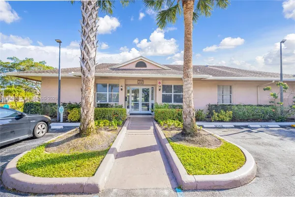 $210,000 | 680 Cypress Club Way, Unit I10, Deerfield Beach, FL 33064