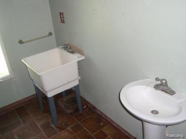 27750 Taft Road Novi, MI 48377 - Photo 8 of 8 707139259 Bath