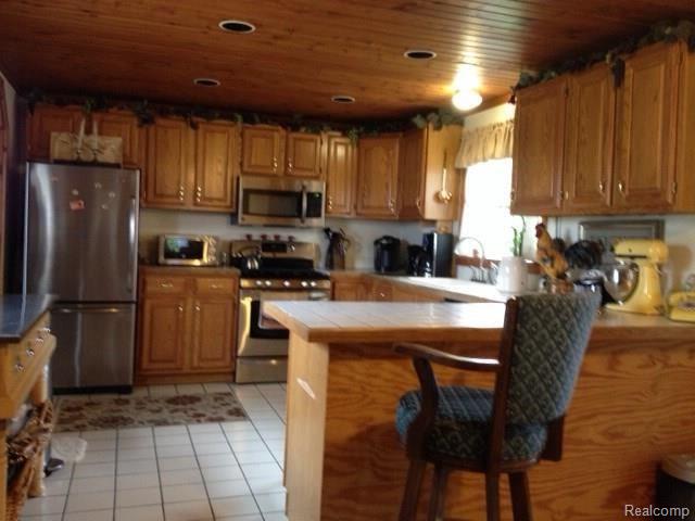 3430 County Farm Road Howell, MI 48843 - Photo 5 of 15 Kitchen & Eating Bar