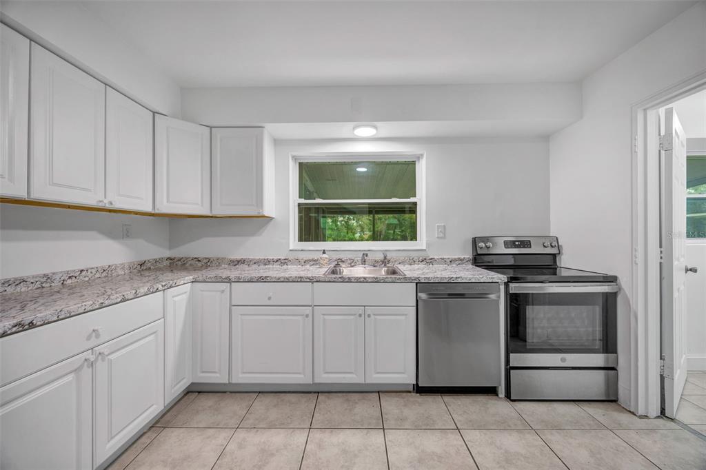 308 South Kingsway Road Seffner, FL 33584 - Photo 12 of 31