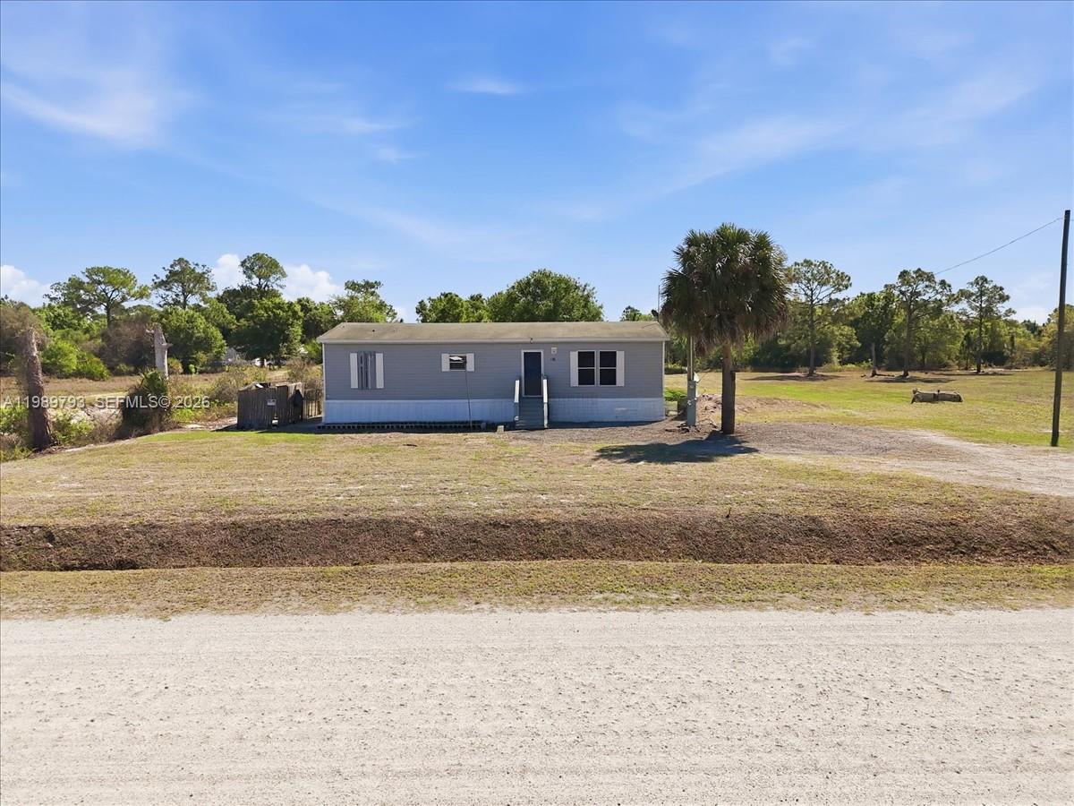 415 South Kennel Street Clewiston, FL 33440 - Photo 1 of 34 a view of houses with outdoor space and ocean view