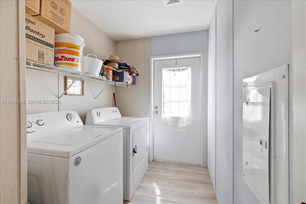 415 South Kennel Street Clewiston, FL 33440 - Photo 16 of 34 a utility room with dryer and washer