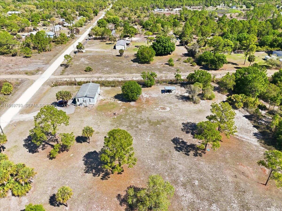 415 South Kennel Street Clewiston, FL 33440 - Photo 24 of 34 a street view with garden