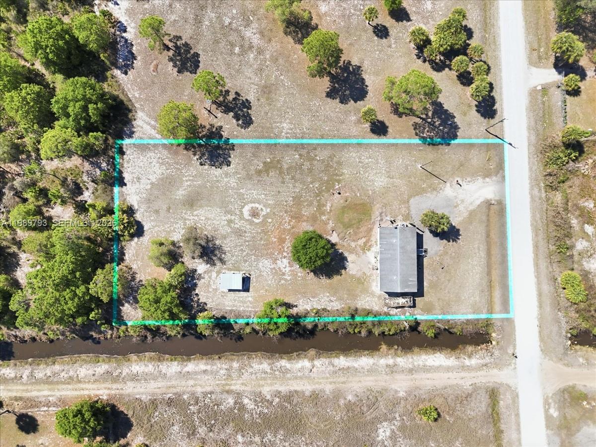 415 South Kennel Street Clewiston, FL 33440 - Photo 28 of 34 an aerial view of a house with a yard and a garden