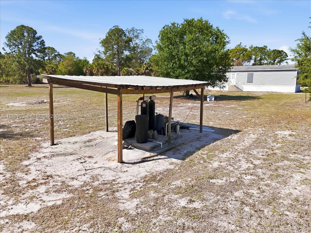 415 South Kennel Street Clewiston, FL 33440 - Photo 31 of 34 a view of outdoor space with seating area
