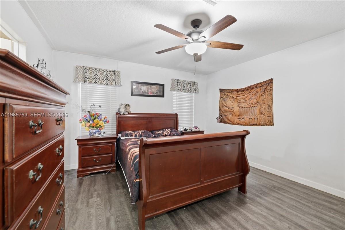 415 South Kennel Street Clewiston, FL 33440 - Photo 10 of 34 a living room with furniture and a chandelier
