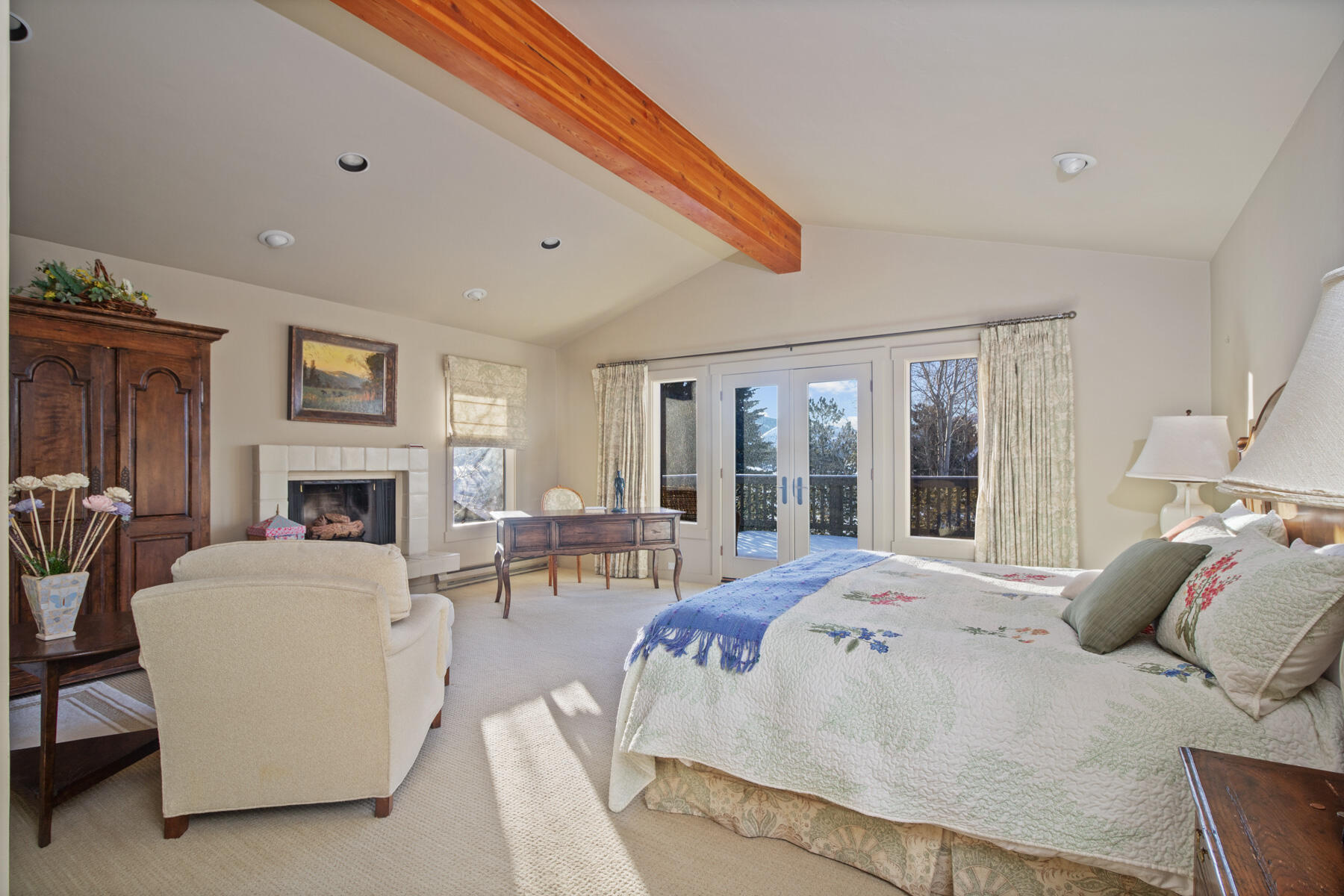 117 Skyline Drive Sun Valley, ID 83353 - Photo 15 of 27 Upstairs PrimaryBedroom
