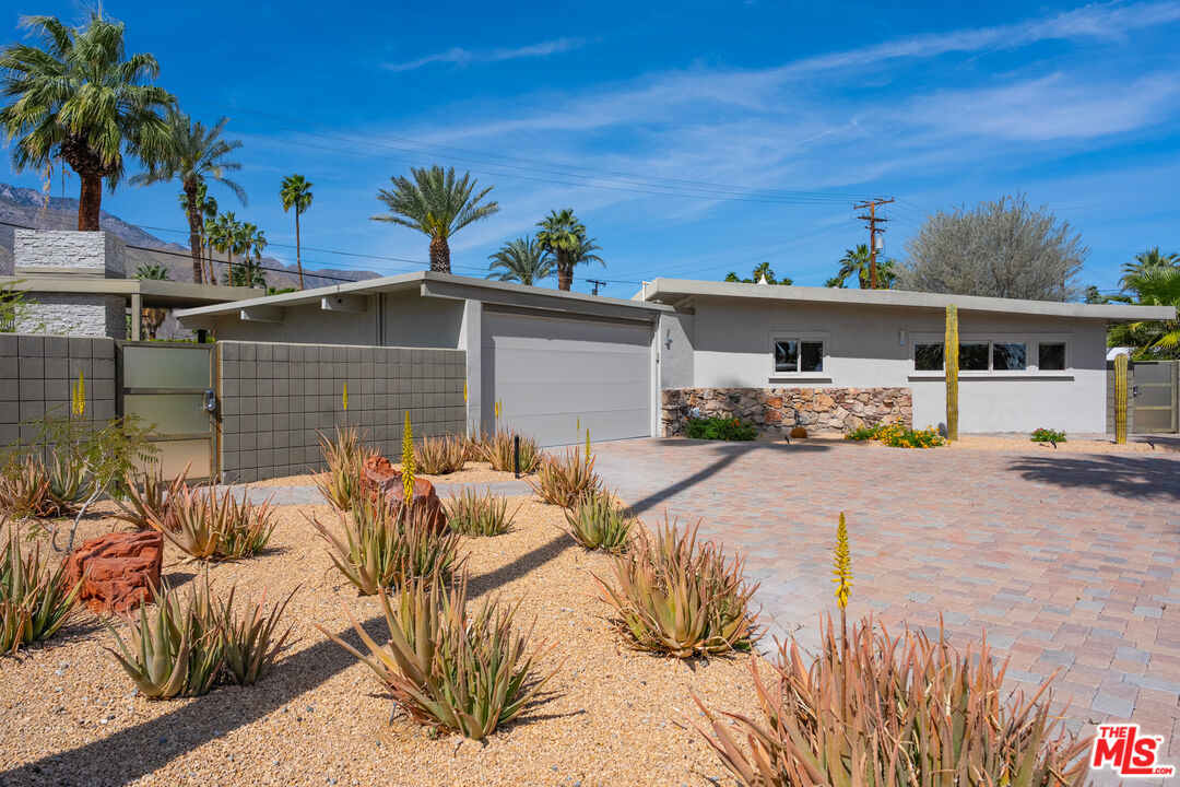 289 North Michelle Road Palm Springs, CA 92262 - Photo 3 of 40