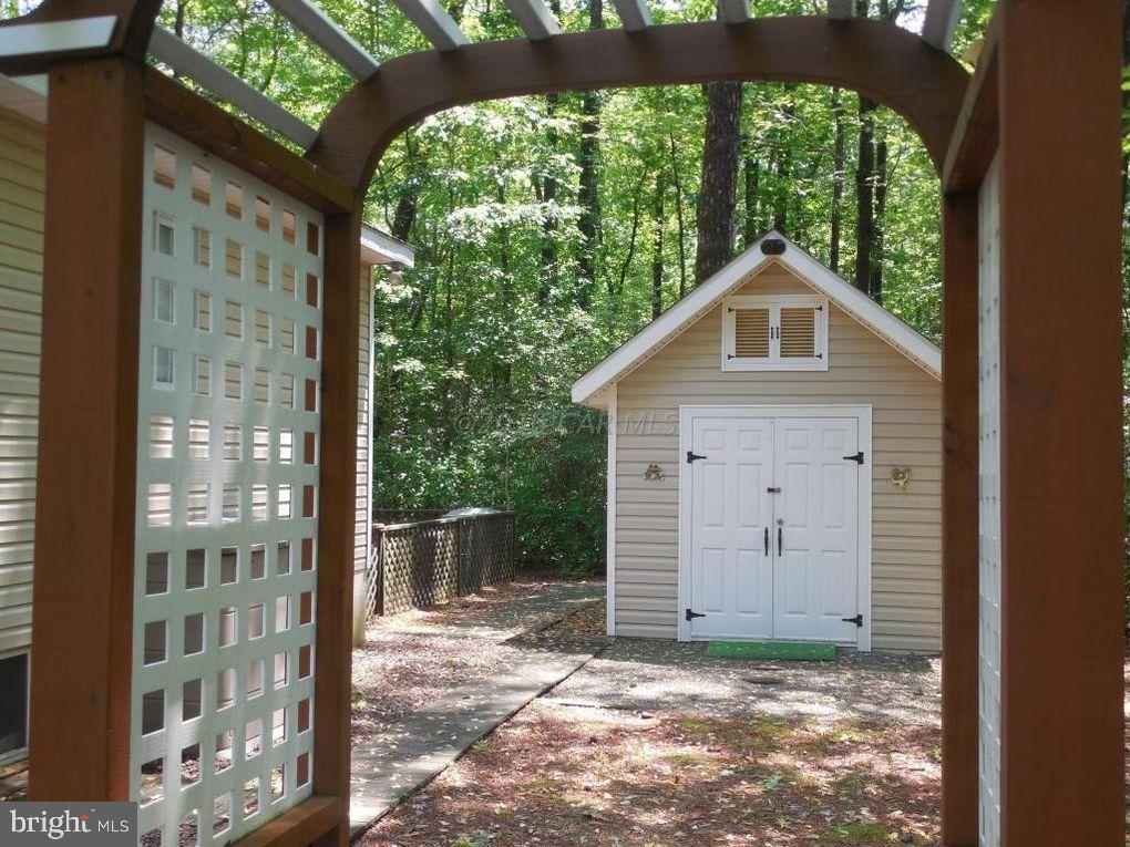 12 Falcon Bridge Road Ocean Pines, MD 21811 - Photo 3 of 21 Side Yard