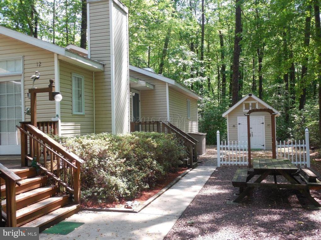 12 Falcon Bridge Road Ocean Pines, MD 21811 - Photo 4 of 21 Side yard