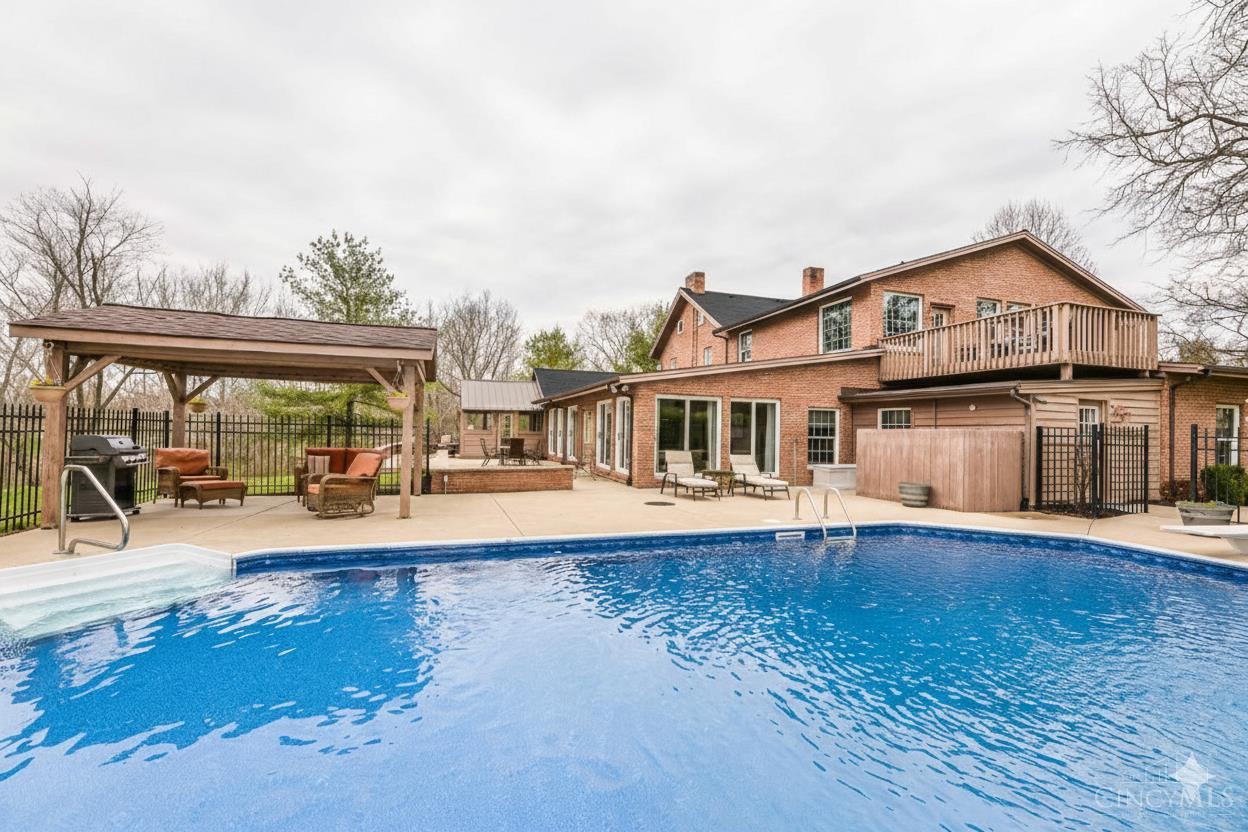 1675 Middletown Eaton Road Middletown, OH 45042 - Photo 2 of 45