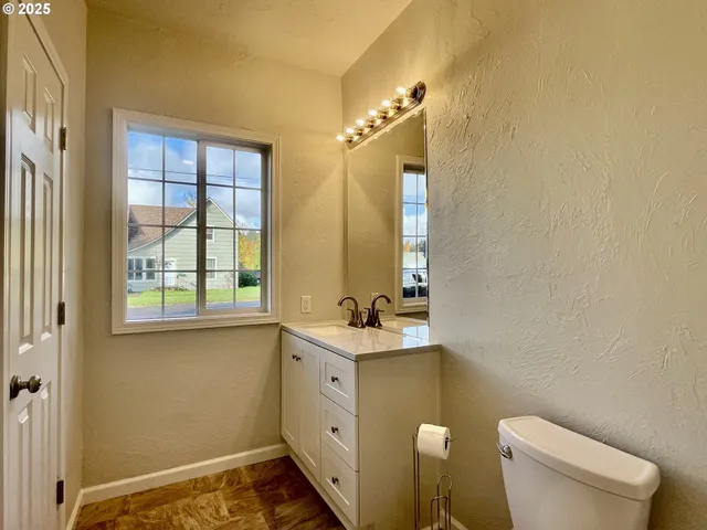 $339,900 | 1039 Chestnut Avenue, Cottage Grove, OR 97424