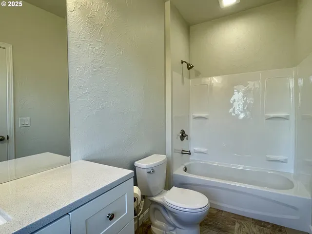 $339,900 | 1039 Chestnut Avenue, Cottage Grove, OR 97424