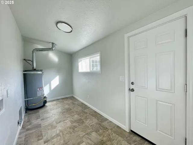 $339,900 | 1039 Chestnut Avenue, Cottage Grove, OR 97424