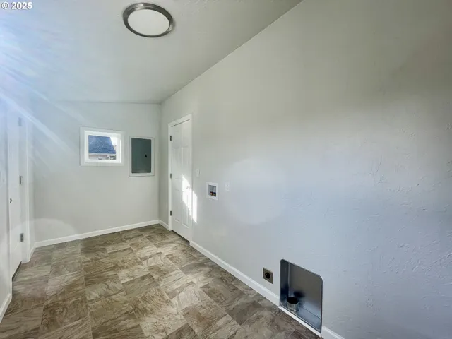 $339,900 | 1039 Chestnut Avenue, Cottage Grove, OR 97424