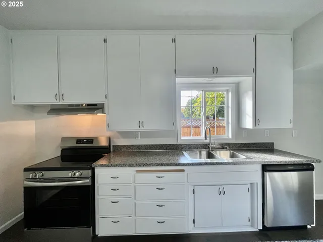 $339,900 | 1039 Chestnut Avenue, Cottage Grove, OR 97424