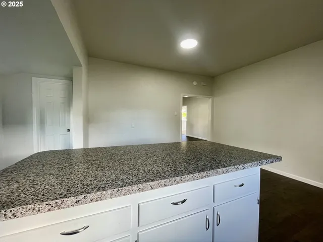 $339,900 | 1039 Chestnut Avenue, Cottage Grove, OR 97424