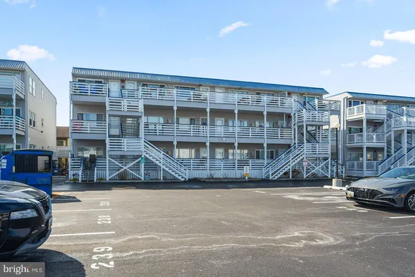 a view of building with car parked