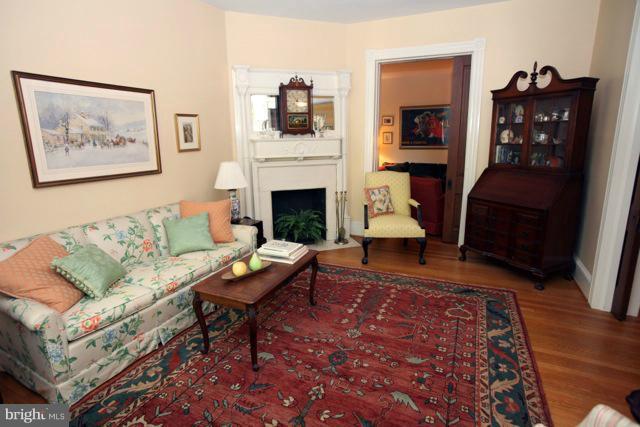 407 Hawthorn Road Baltimore, MD 21210 - Photo 11 of 30 Living Room