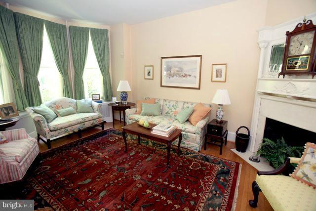 407 Hawthorn Road Baltimore, MD 21210 - Photo 22 of 30 Living Room