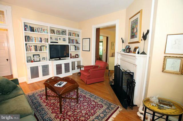 407 Hawthorn Road Baltimore, MD 21210 - Photo 4 of 30 Den