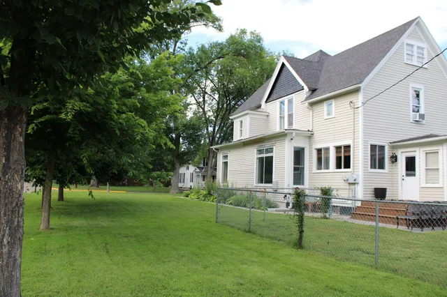 $239,500 | 311 West 7th Street, Morris, MN 56267