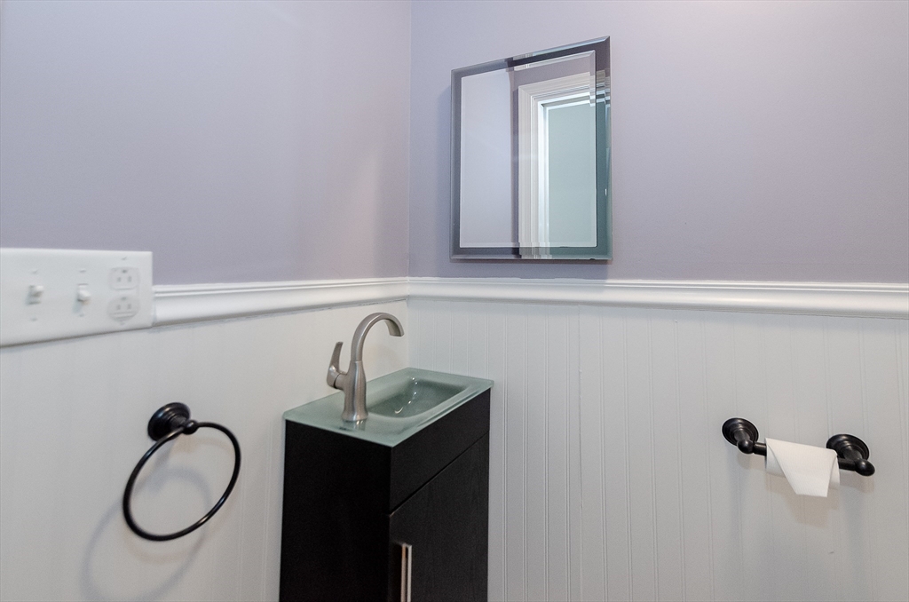 9 Hitching Post Road Mattapoisett, MA 02739 - Photo 15 of 36