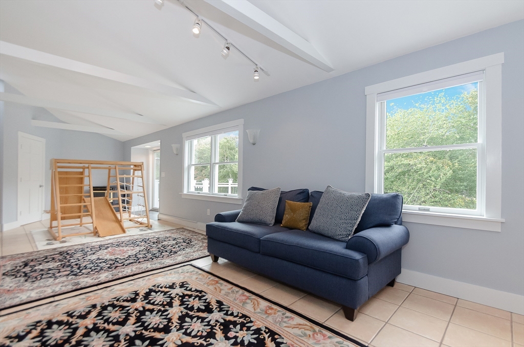 9 Hitching Post Road Mattapoisett, MA 02739 - Photo 22 of 36