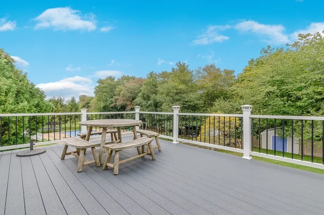 $930,000 | 9 Hitching Post Road, Mattapoisett, MA 02739