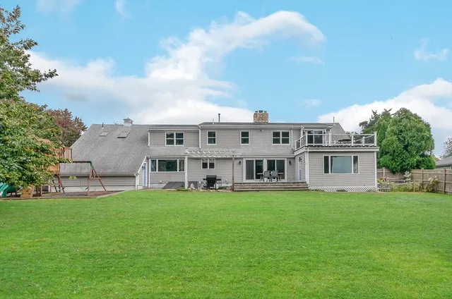 $930,000 | 9 Hitching Post Road, Mattapoisett, MA 02739