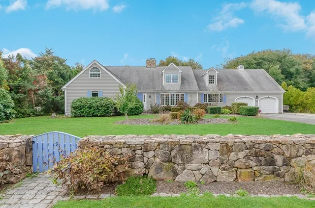 $930,000 | 9 Hitching Post Road, Mattapoisett, MA 02739