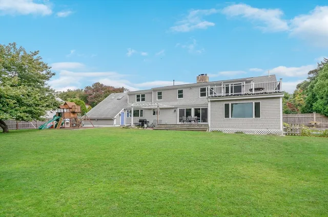 $930,000 | 9 Hitching Post Road, Mattapoisett, MA 02739